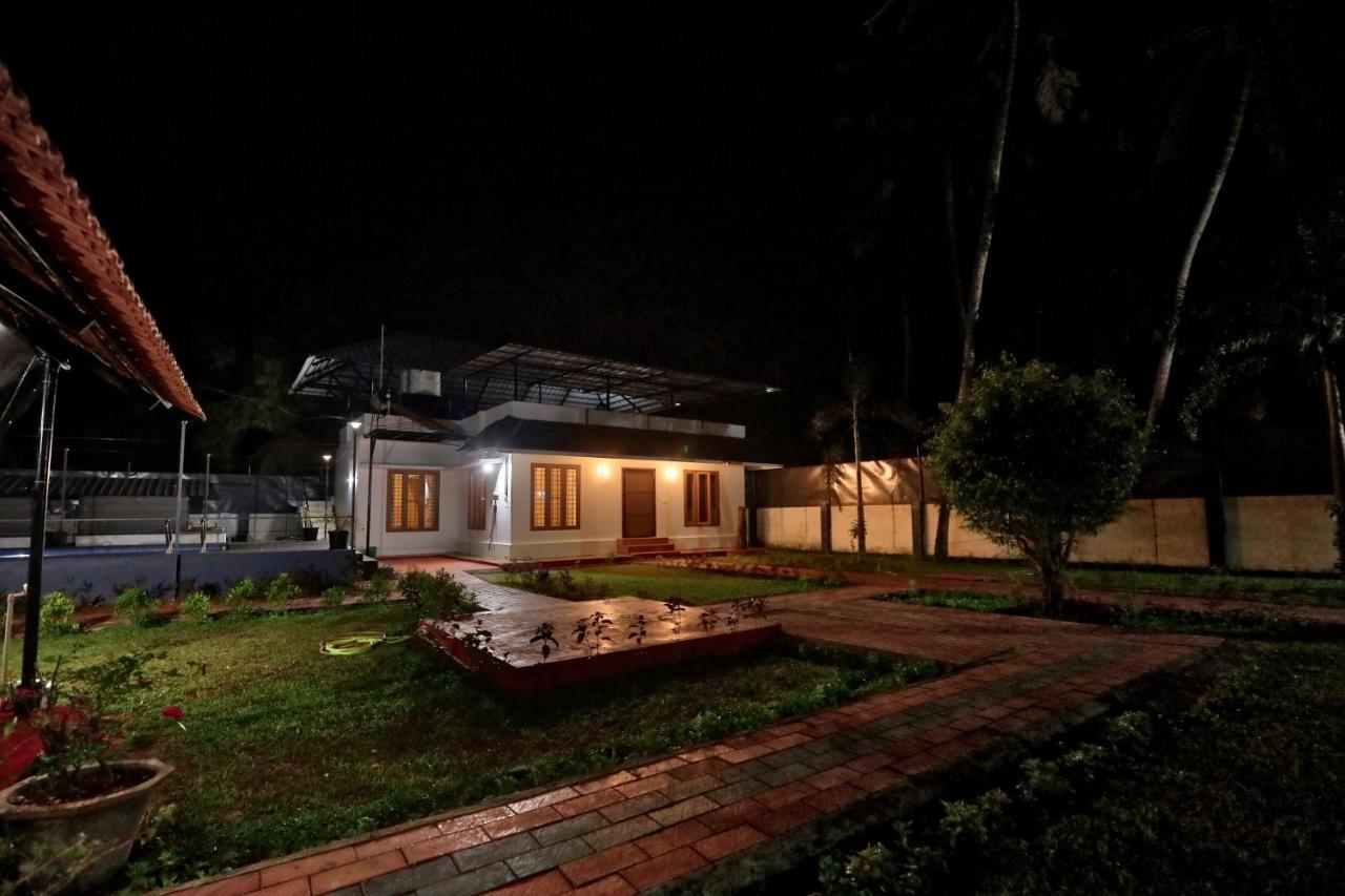 Waves And Shores Beach Villa Mararikulam Exterior photo
